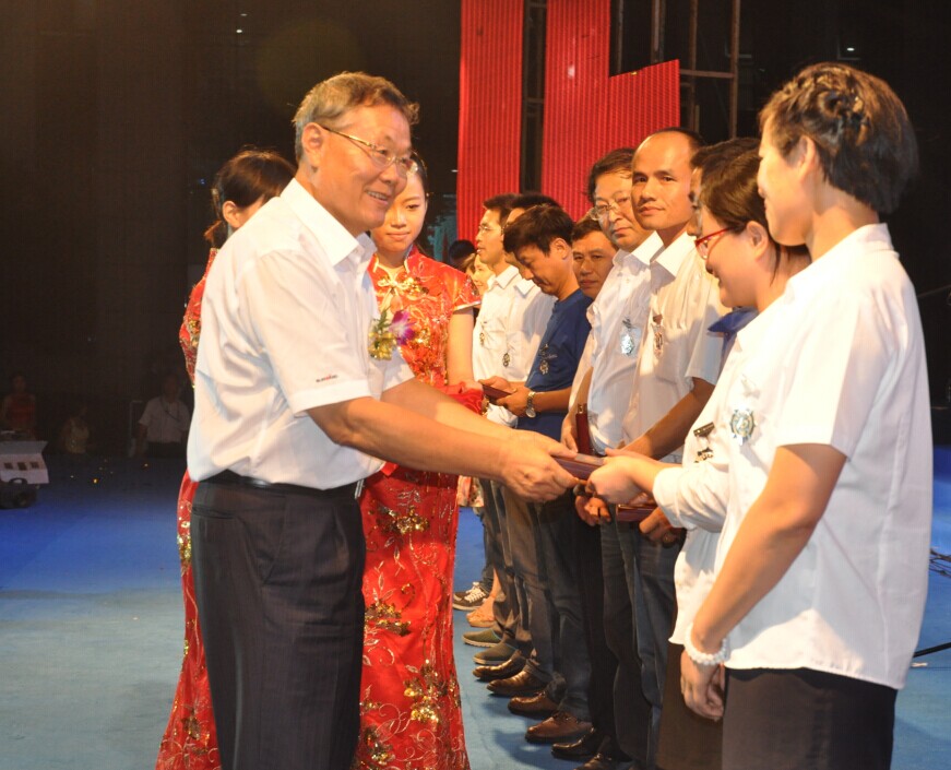 新征程 新跨越 山河智能十五周年庆典大会暨新产品新技术交流会隆重举行