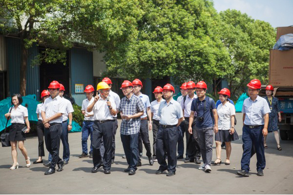 商务部合作司刘民强副司长一行调研山河智能