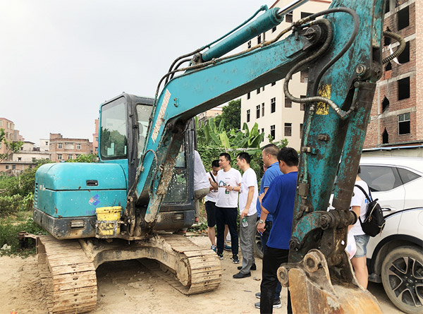 “清凉”送到客户手中，为山河智能售后服务活动打CAII