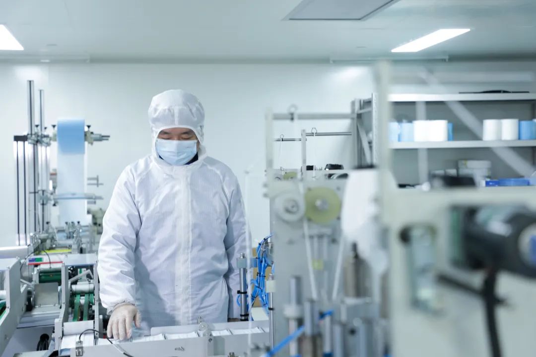 山河智能首批10万只自产口罩发放客户