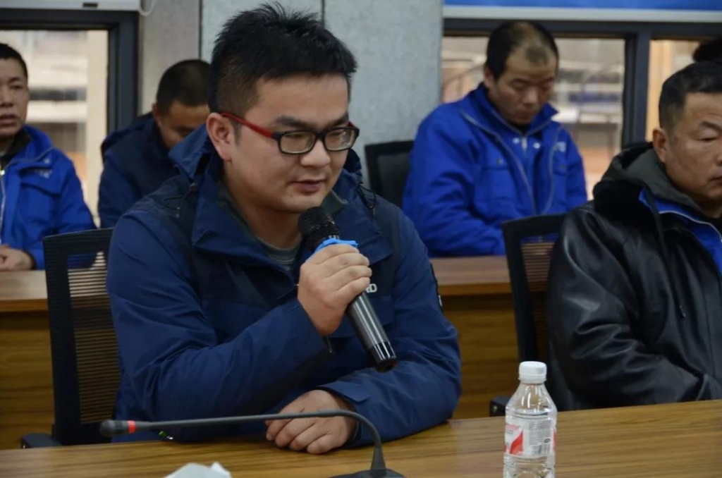 山河智能召开春节困难职工座谈会