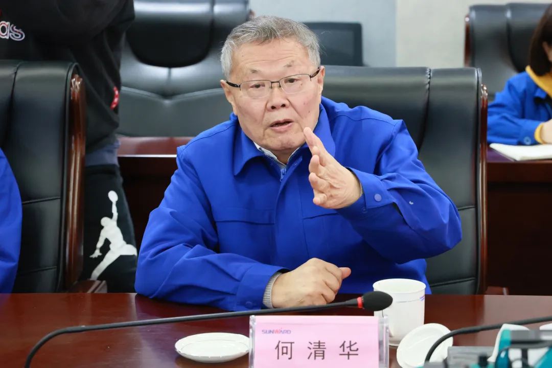 张庆红调研山河智能