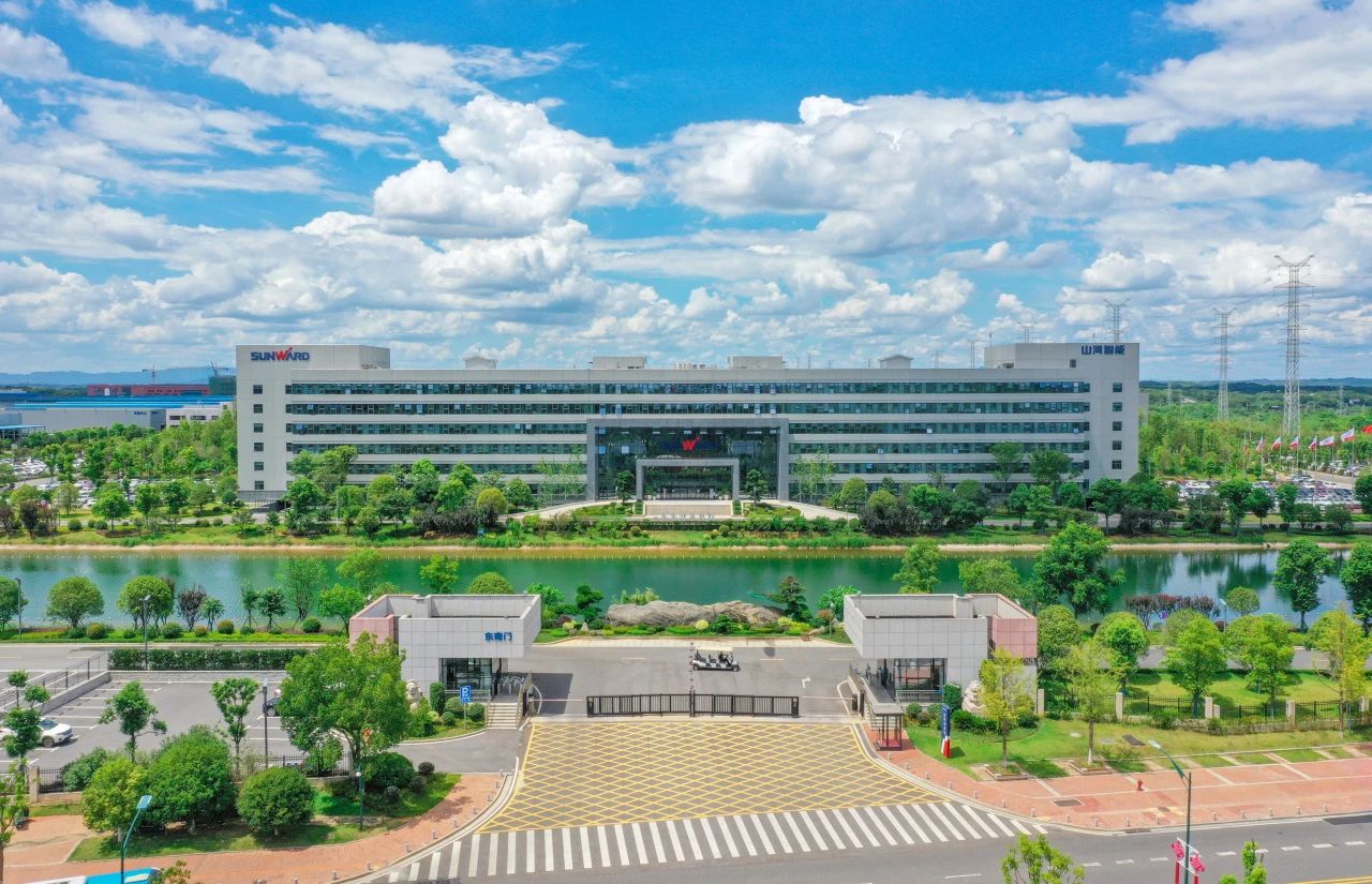 植树节特辑 | 共建绿色生态，山河智能为地球充“植”